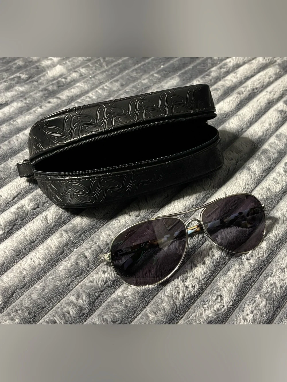 Women’s Oakley Feedback Aviator Sunglasses with Black Case -